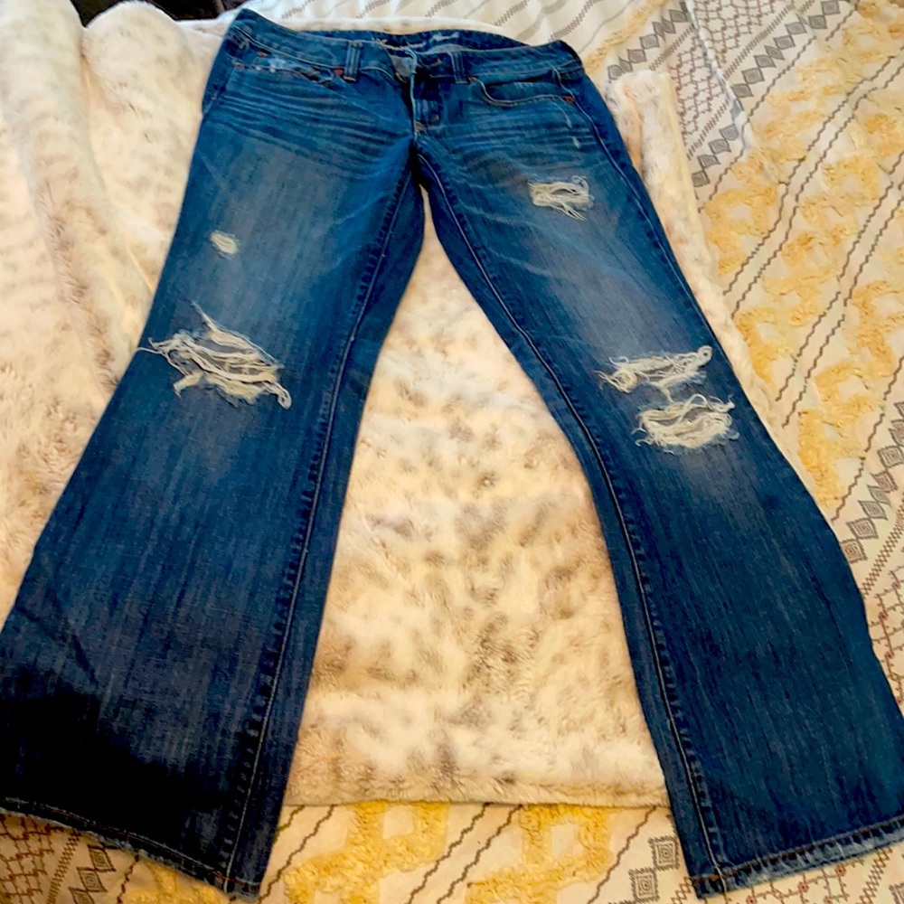 American Eagle size 6 boot cut distressed jeans